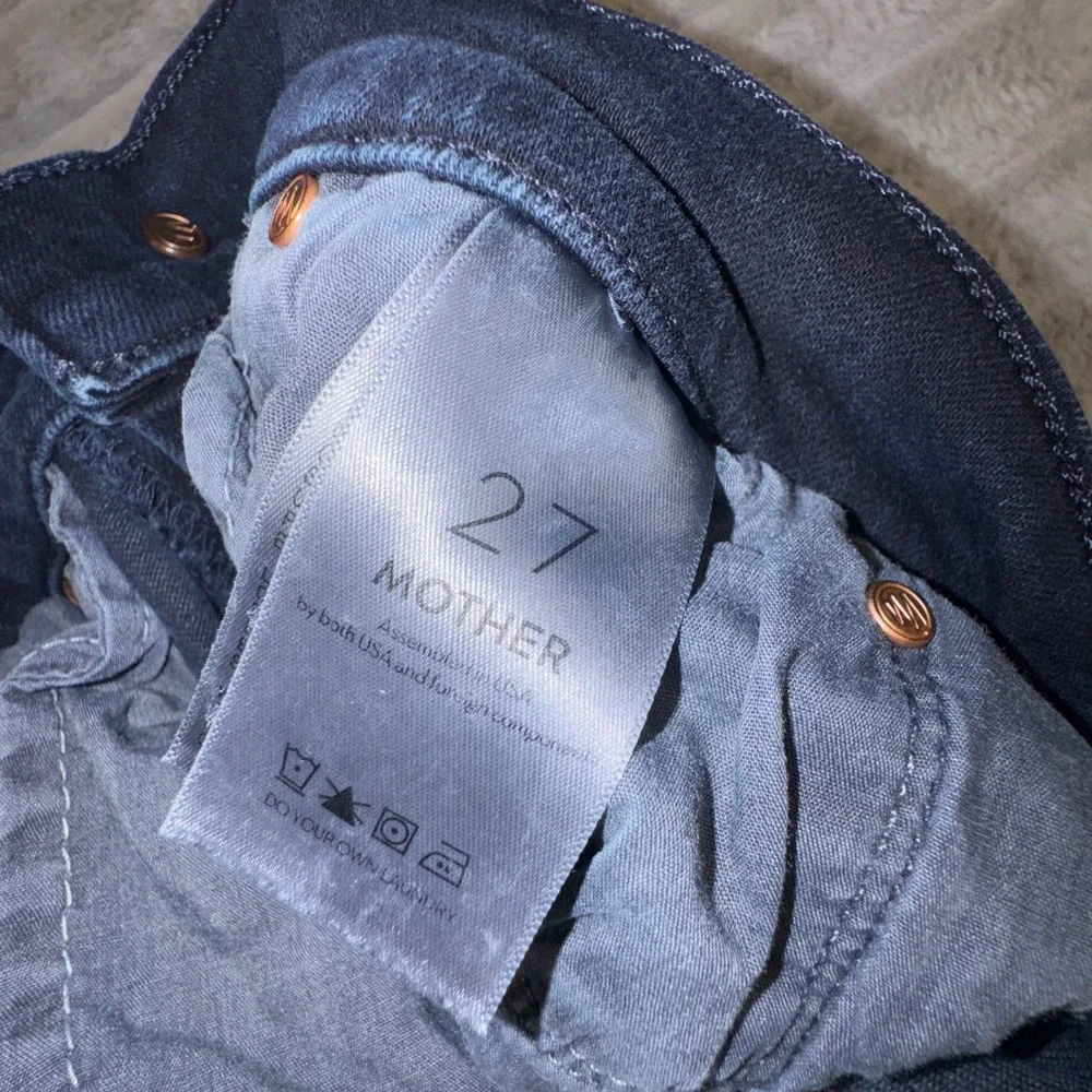 MOTHER Jeans Women's 27x26 The Insider Ankle Holding Hands Dark‎ Wash Frayed Hem
